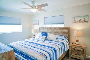 4 bedrooms, iron/ironing board, travel cot, free WiFi - 4BR Oasis w/ Heated Pool & Beach Gear Galore near Beach (Seminole)