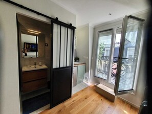 Interior - Newly renovated studio 15 minutes from central Paris (Asnières-sur-Seine)