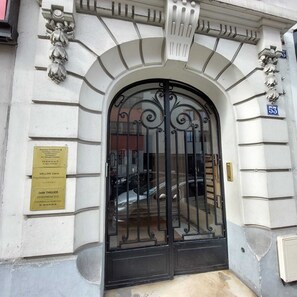 Exterior detail - Newly renovated studio 15 minutes from central Paris (Asnières-sur-Seine)