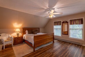 House, Multiple Beds, Hot Tub, Mountain View (Adventure Awaits) | 3 bedrooms, individually decorated, individually furnished, bed sheets