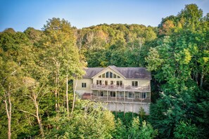 Exterior - Above it All (Blowing Rock)