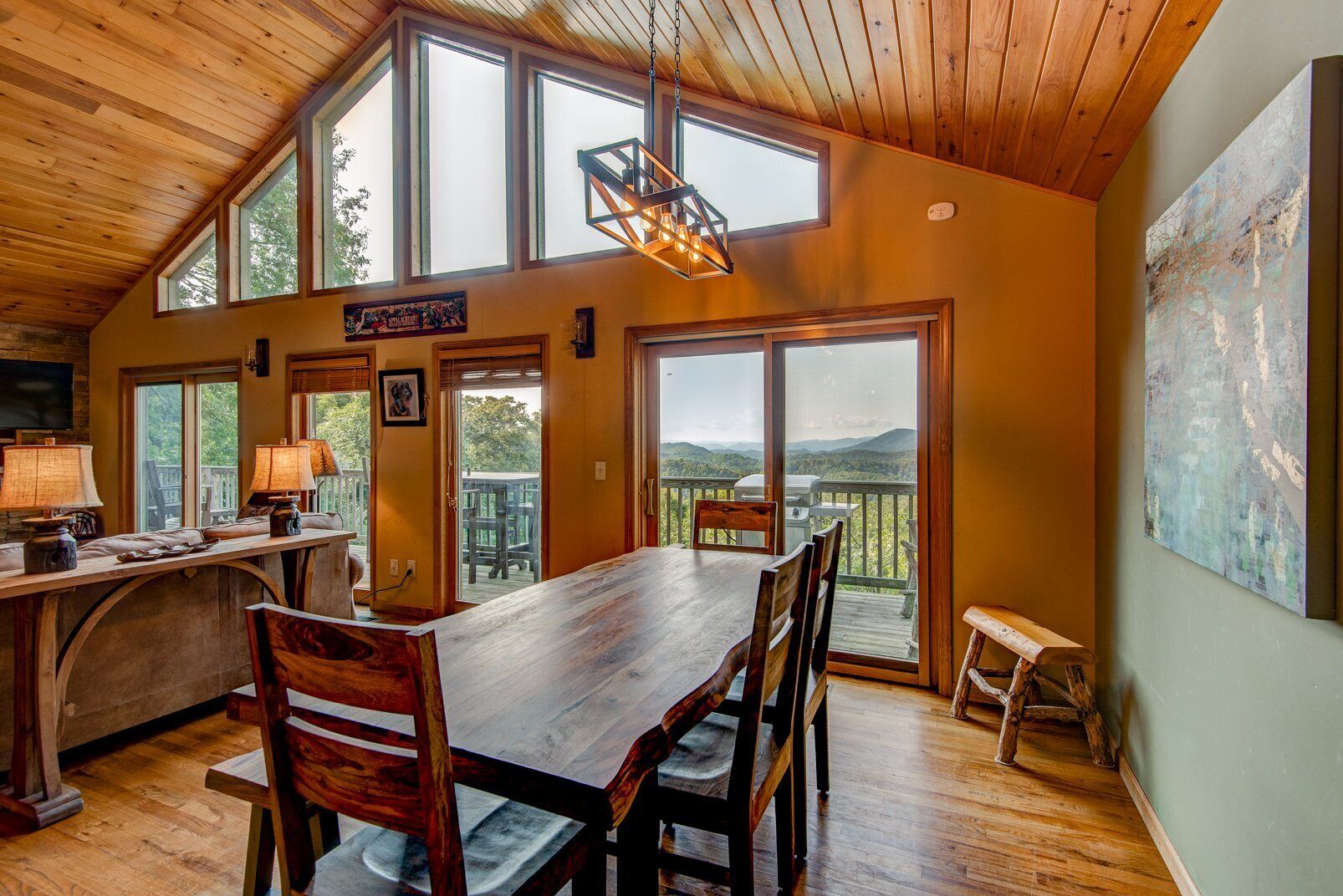 Cabin, nhiều giường, bồn tắm nước nóng, quang cảnh núi (Above it All) | Khu ăn uống