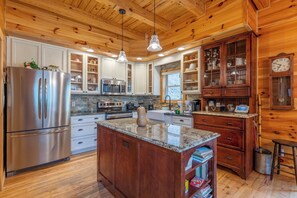 Cabin, Multiple Beds, Patio, Mountain View (Cardinals Nest) | Private kitchen | Coffee/tea maker - Cardinals Nest (Elk Park)
