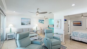 2 bedrooms, iron/ironing board, free WiFi, bed sheets - New to market and offering STUNNING beach views! Come spend your holidays in paradise! (Bradenton Beach)