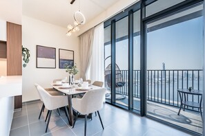 Dining - Stunning 3BR with Asst Rm in Creek Edge Tower 1 by Deluxe Holiday Homes (Dubai)