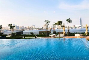 Pool - Stunning 3BR with Asst Rm in Creek Edge Tower 1 by Deluxe Holiday Homes (Dubai)