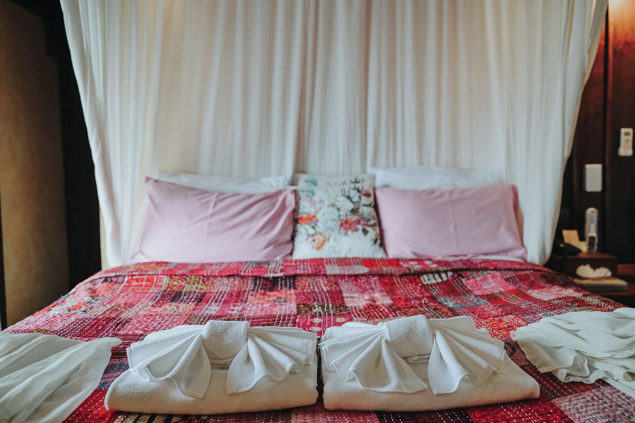 Quarto casal luxo | Cortinas blackout, quartos à prova de som, Wi-Fi de cortesia