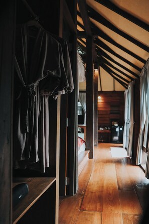 Habitación doble junior | Cortinas blackout, insonorización y wifi gratis 