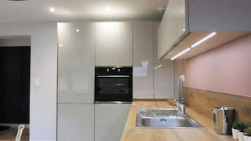 Refrigerador, horno, placa de cocina, lavavajillas