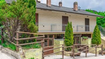 Apartment, Smoking | 3 bedrooms