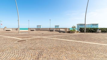 Apartment, Smoking | 2 bedrooms, free cribs/infant beds