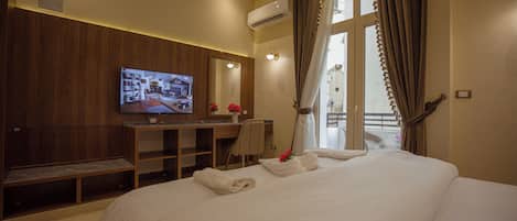Deluxe Double Room | Premium bedding, down comforters, in-room safe, desk