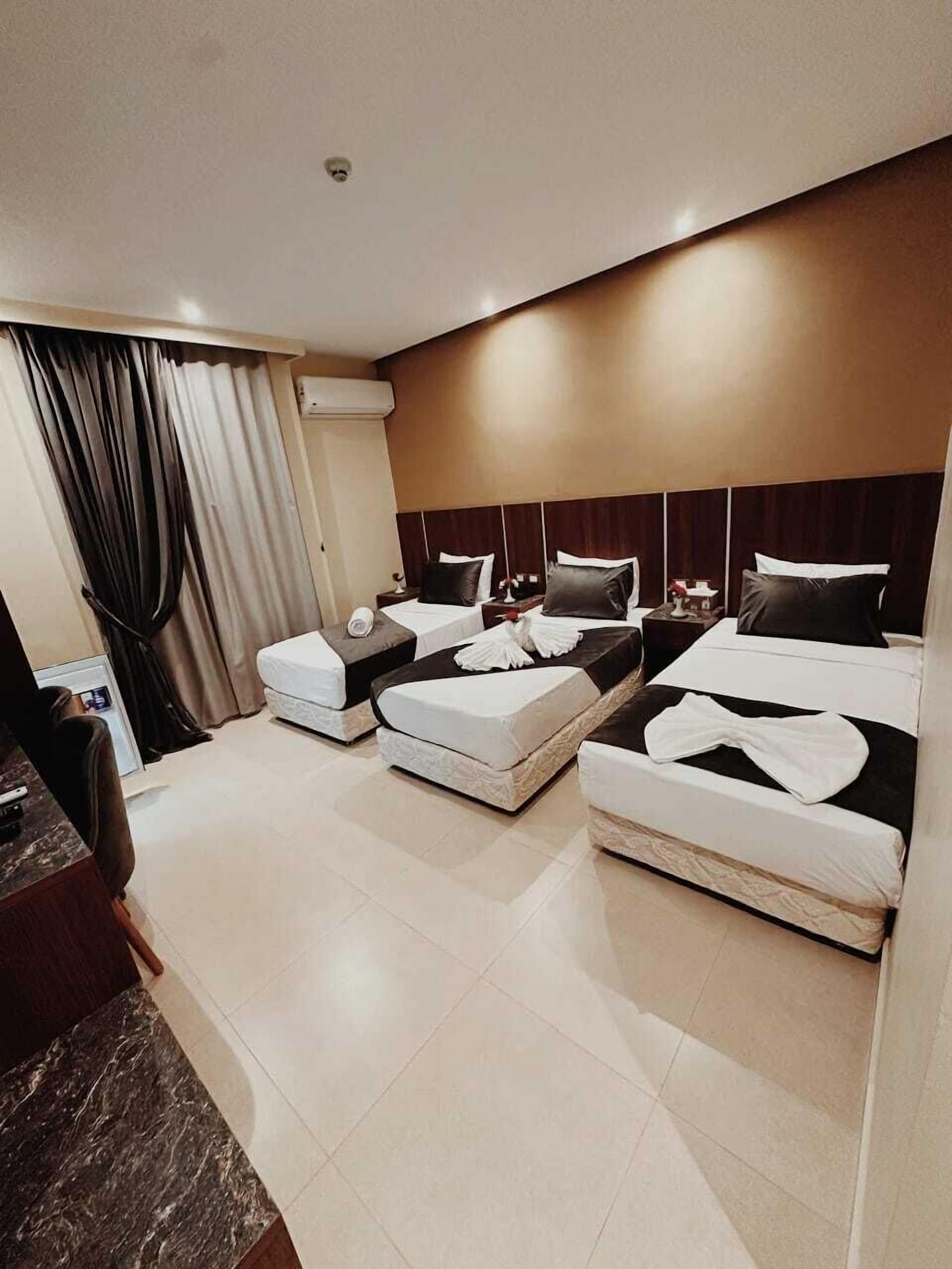 Comfort Triple Room | Premium bedding, down comforters, in-room safe, desk