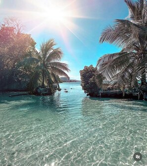 Beach nearby, beach towels - Seaside Serenity:Beach condo, Ocho Rios
Cozy beach condo w/access to the beach (Ocho Rios)
