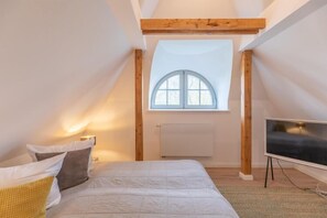 2 bedrooms, travel cot, free WiFi - reetgedecktes Ferienhaus mit Kachelofen (Tetenbüll)