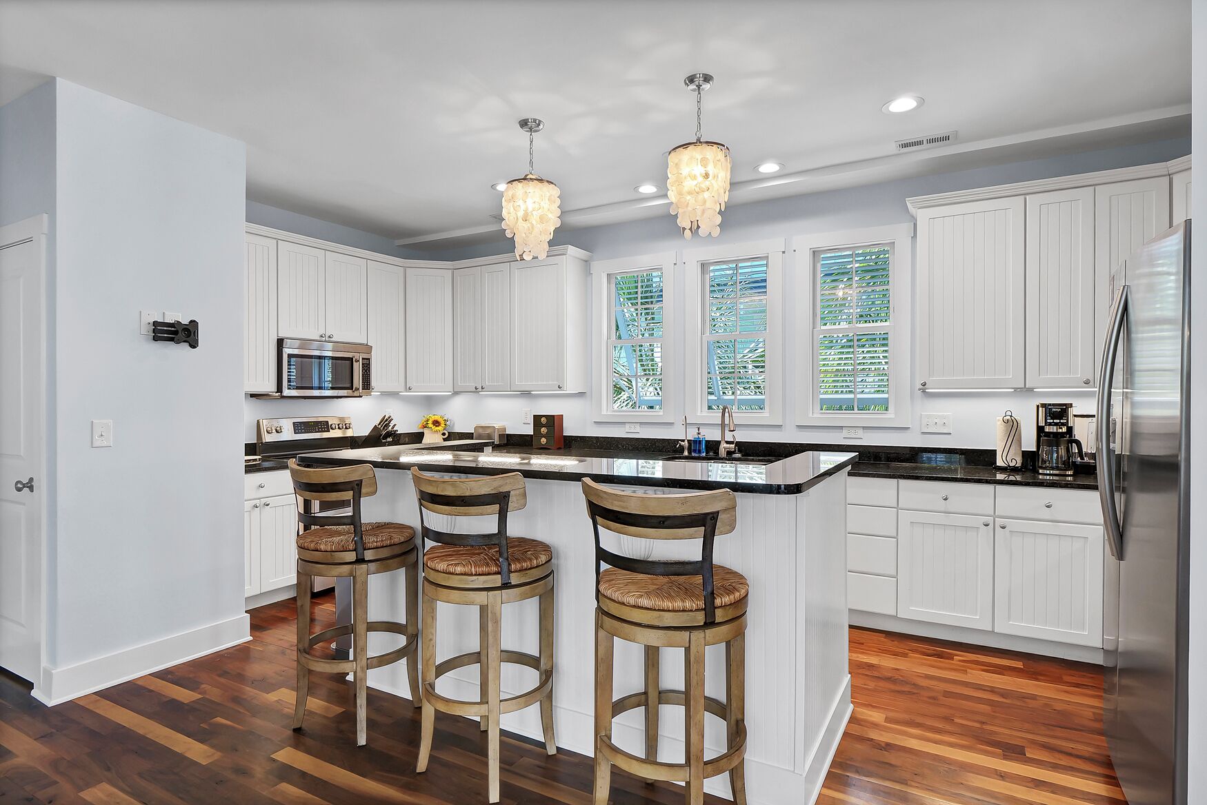 ثلاجة، ميكروويف، فرن، موقد طهي مسطح