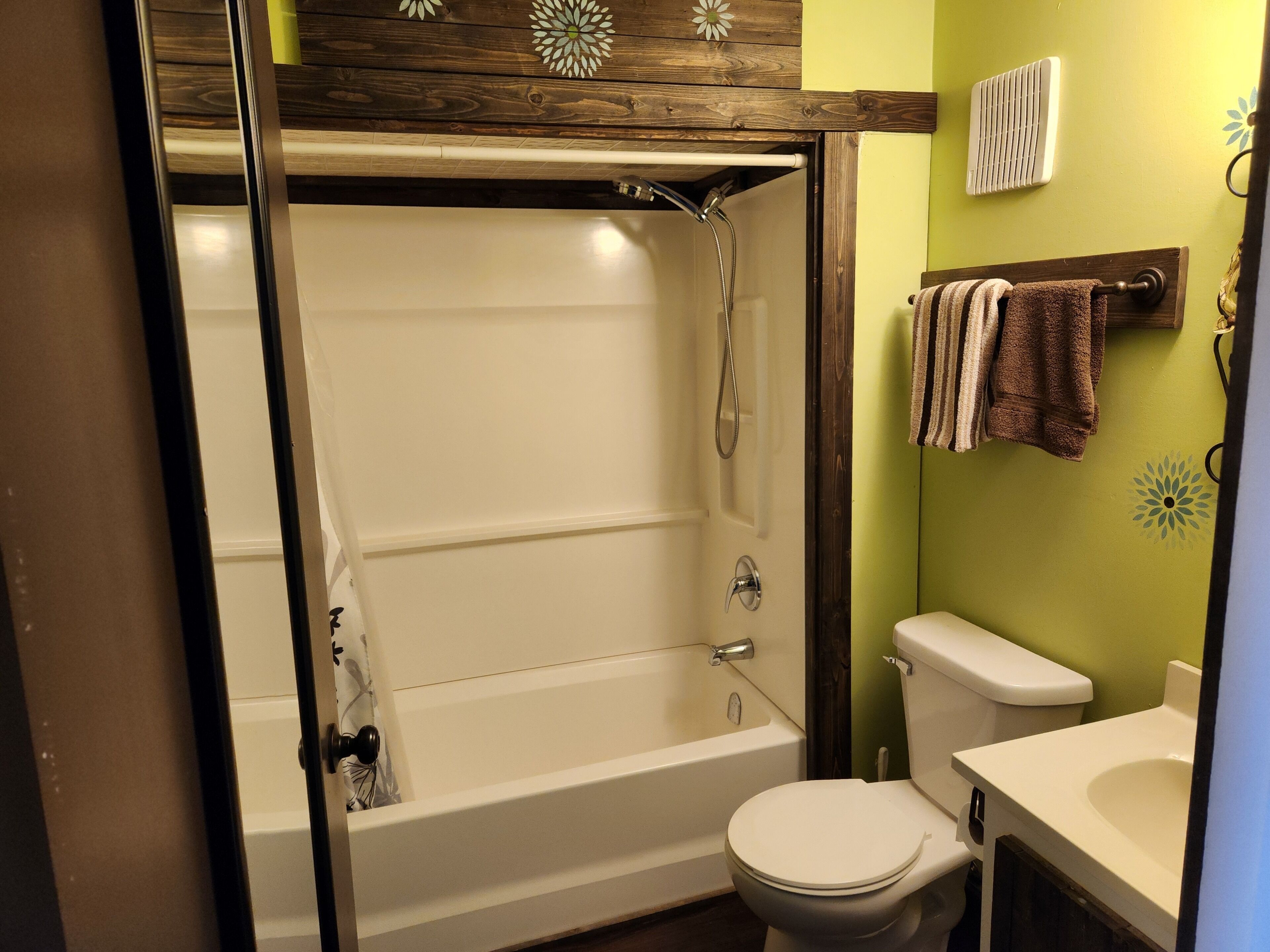 Classic Cabin, Courtyard View | Bathroom