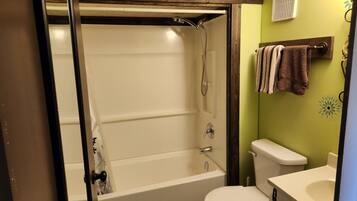 Classic Cabin, Courtyard View | Bathroom