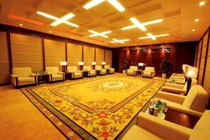 A conference room with a large carpet, multiple chairs, tables, and lamps. - Zhongzhou International Hotel Kaifeng (Kaifeng)