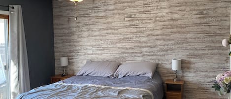 2 bedrooms, iron/ironing board, free WiFi, bed sheets