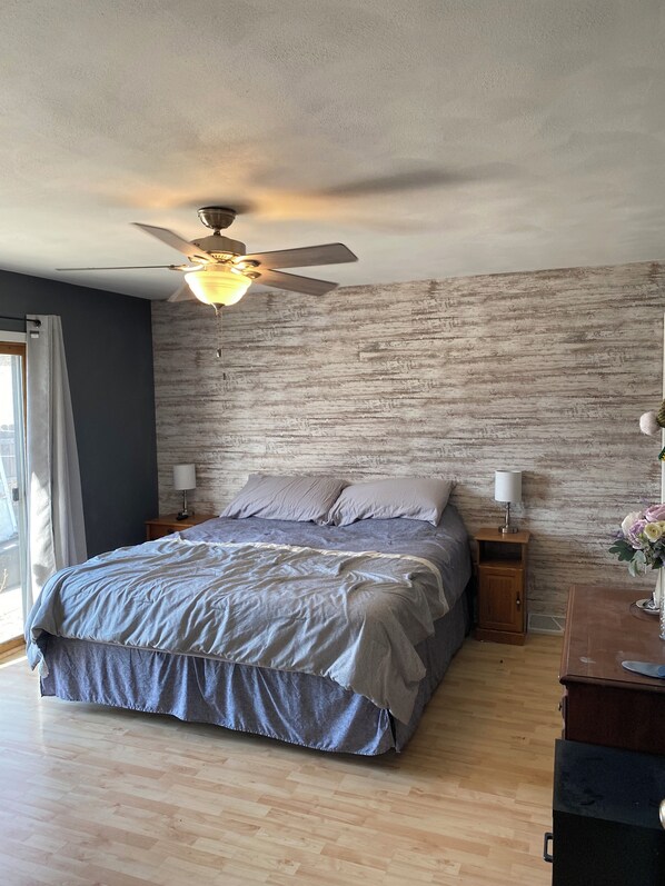 2 bedrooms, iron/ironing board, free WiFi, bed sheets - EAA 2025 Whole House Rental (Oshkosh)