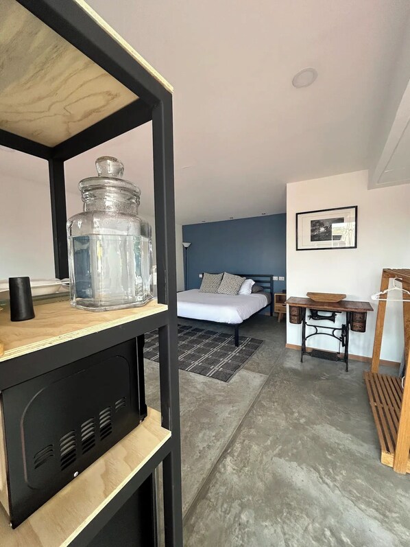 1 chambre, fer et planche à repasser, Wi-Fi, literie fournie