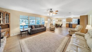 Smart TV, fireplace - Two lakefront homes on one property near Salt Springs with great porches & yard (Salt Springs)