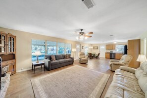 Smart TV, fireplace - Two lakefront homes on one property near Salt Springs with great porches & yard (Fort McCoy)