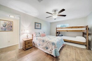 4 dormitorios, tabla de planchar con plancha, wifi gratis y ropa de cama