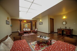 Luxury Villa, Mountain View | Desk, free WiFi, bed sheets