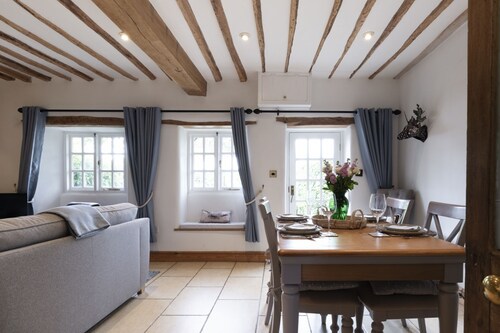 Charming dog friendly holiday cottage - Lilac Cottage