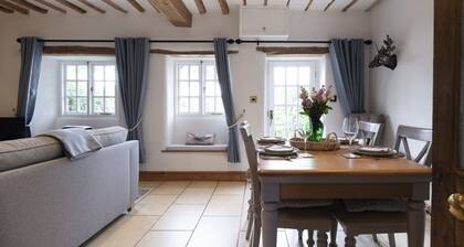Charming dog friendly holiday cottage - Lilac Cottage