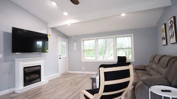 Smart TV, fireplace