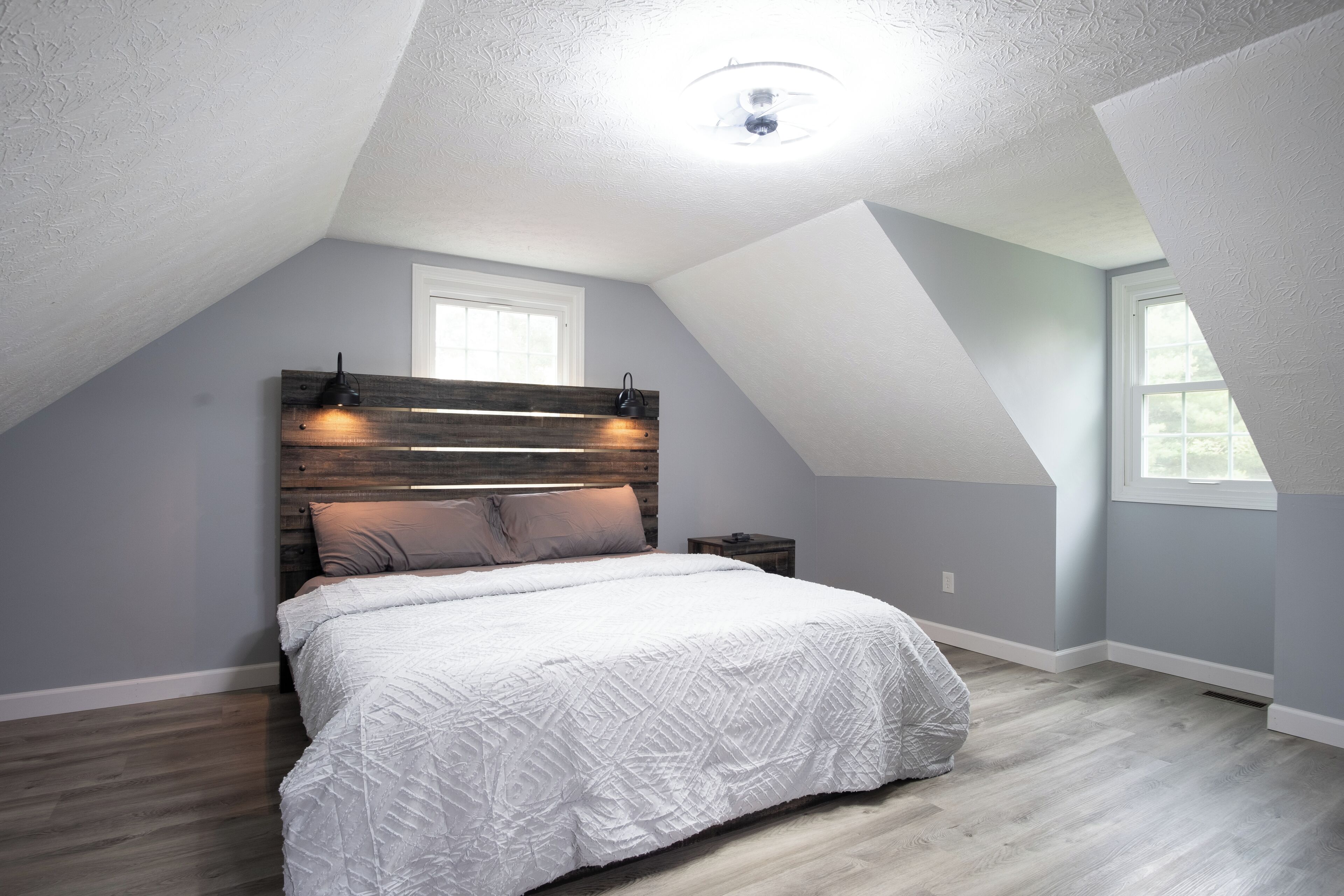 5 bedrooms, iron/ironing board, free WiFi, bed sheets