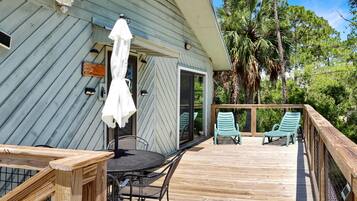 House, 1 Queen Bed with Sofa bed (Alfie's Place) | Outdoor dining