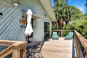 House, 1 Queen Bed with Sofa bed (Alfie's Place) | Outdoor dining - Alfie's Place (Port St. Joe)