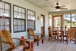 House, 1 Queen Bed with Sofa bed (Alfie's Place) | Outdoor dining - Alfie's Place (Port St. Joe)
