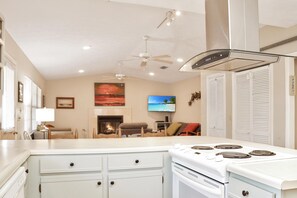 House, 1 Queen Bed with Sofa bed (Alfie's Place) | Interior - Alfie's Place (Port St. Joe)