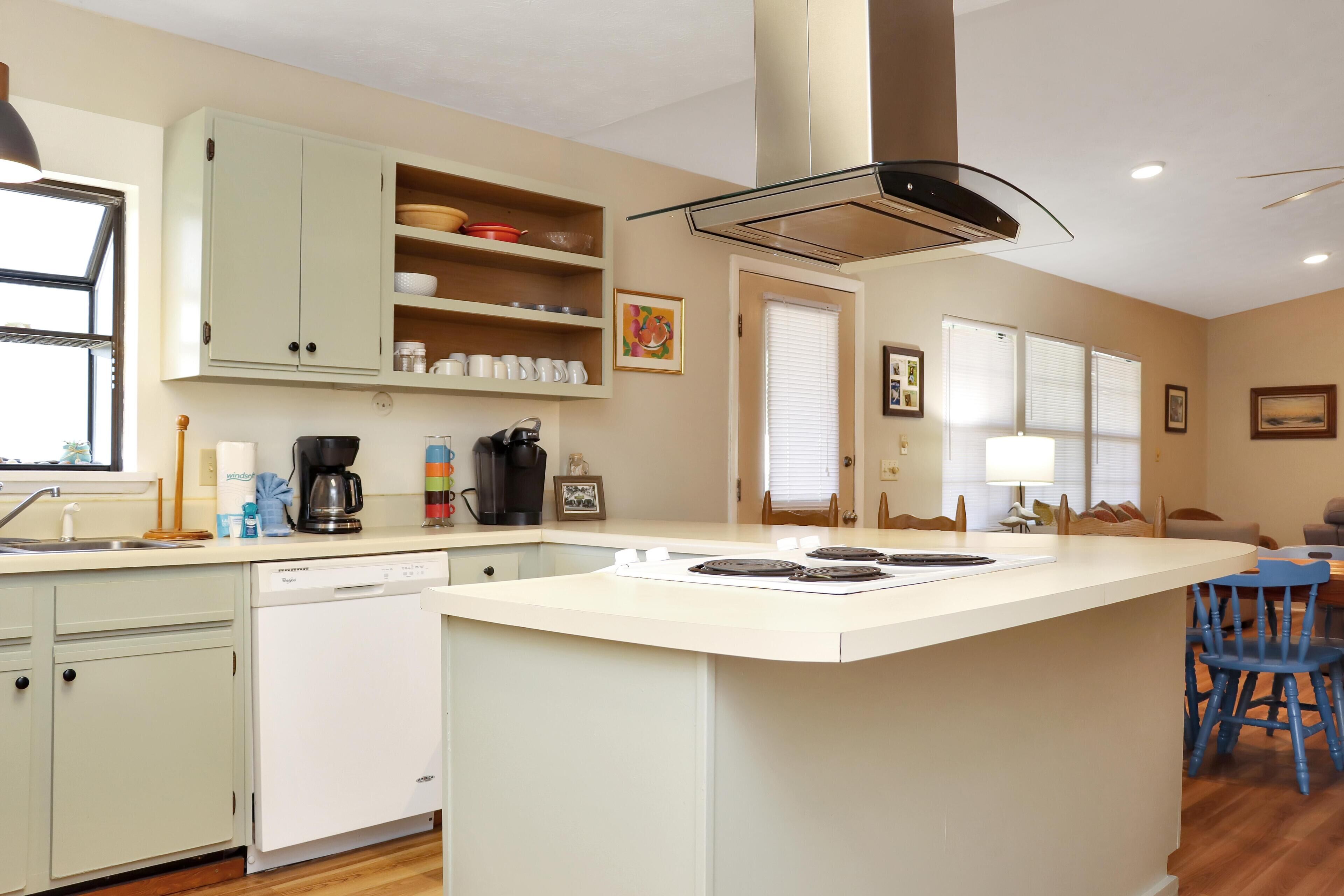 House, 1 Queen Bed with Sofa bed (Alfie's Place) | Private kitchen