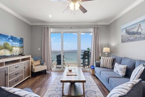 Living area - Grandview East Resort 604 - Shore is Nice (Panama City Beach)