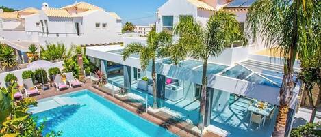 Villa (4 Bedrooms) | Außenbereich