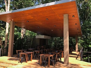 Poolside bar - Hotel Tre (Puerto Iguazú)
