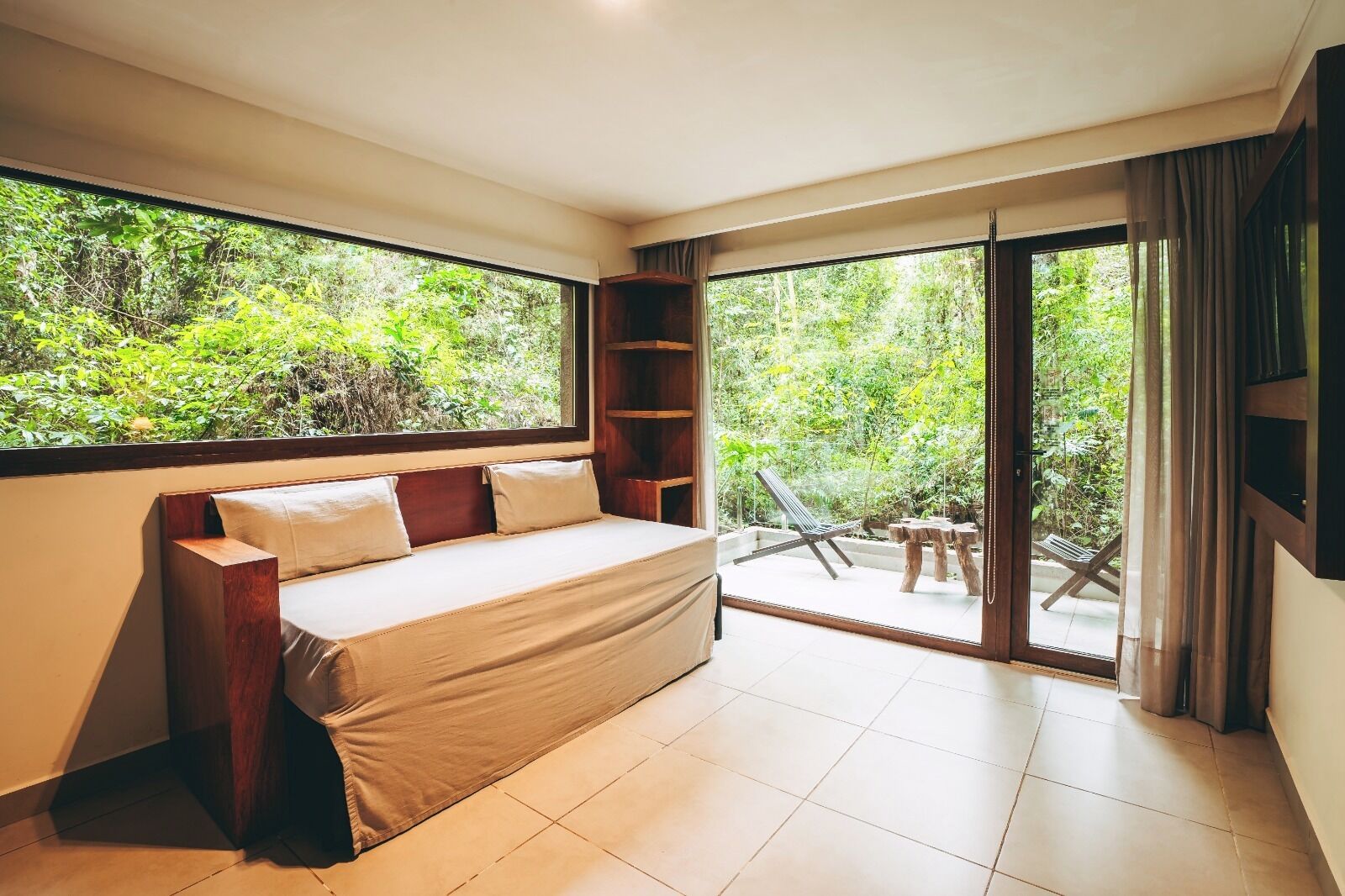 Deluxe appartement, uitzicht op park | Een minibar, gratis wifi, beddengoed