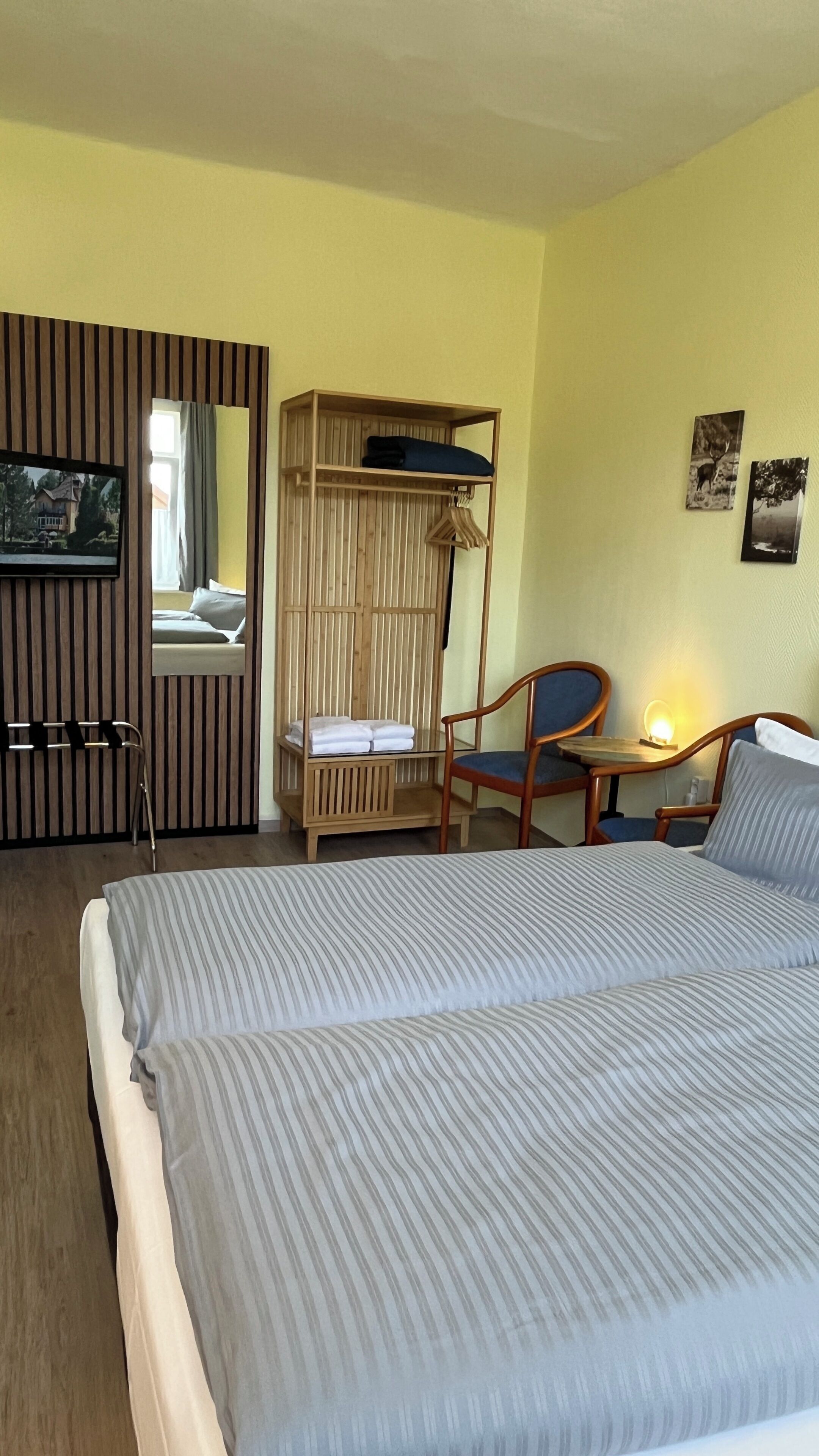Hypo-allergenic bedding, blackout curtains, free WiFi, bed sheets