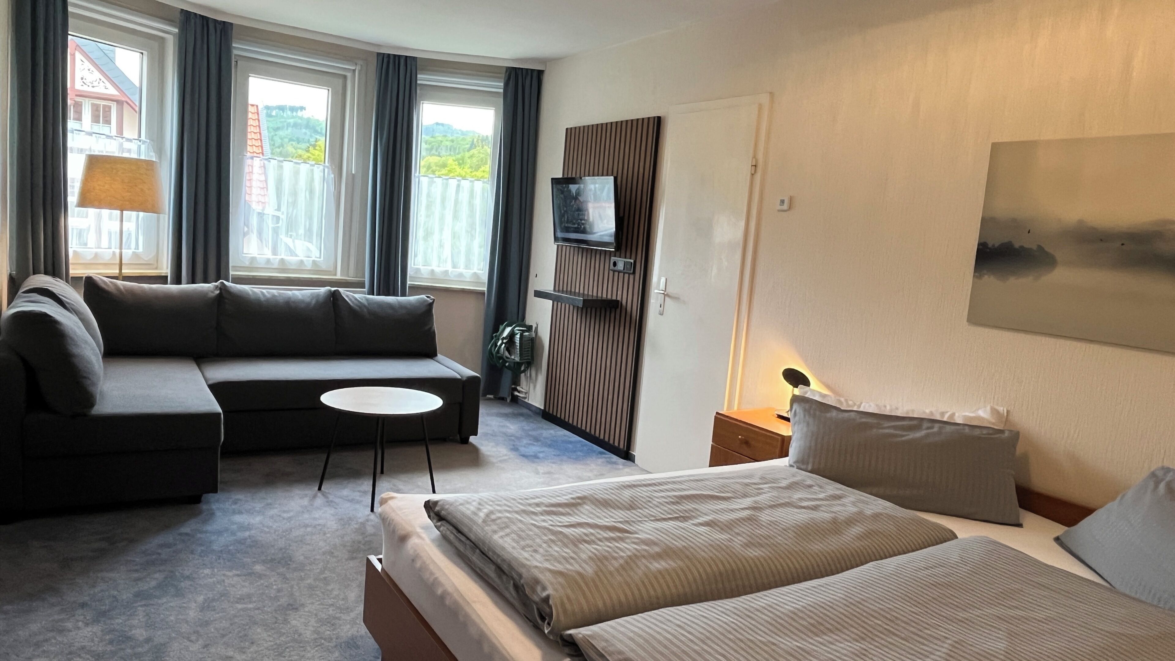 Hypo-allergenic bedding, blackout curtains, free WiFi, bed sheets