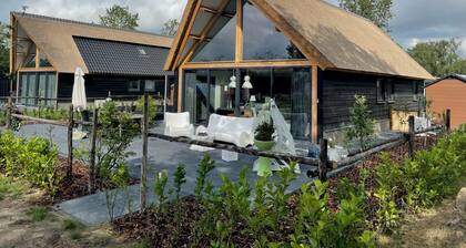 Luxury Holiday Thatched House In Baarle-nassau
