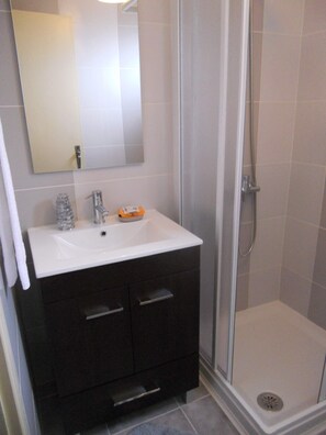 Departamento, 4 habitaciones | Baño | Toallas 