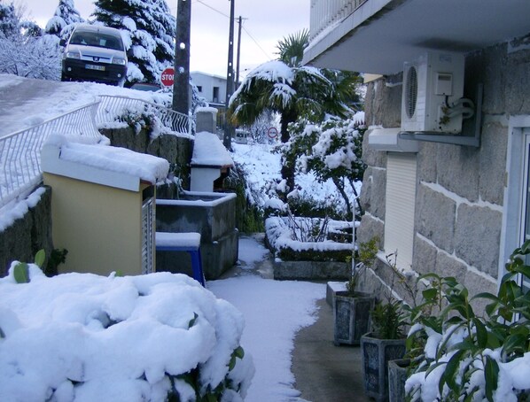 Vista frontal de la propiedad