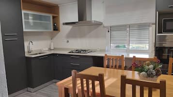 Apartment, 4 Bedrooms | Private kitchen