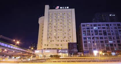 Jinjiang Inn (Guiyang Qianlingshan Park Beijing Road Subway Station)